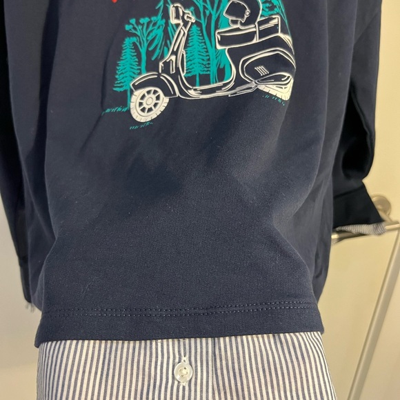 Beautiful navy blue top from a company called Springfield. It’s from Europe - Picture 7 of 8